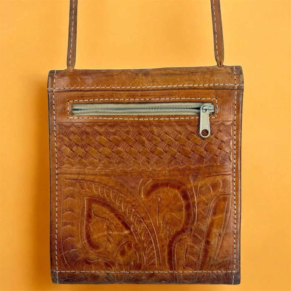 VTG Leaders in Leather Tan Leather Crossbody Bag Built in Wallet - Picture 2 of 16